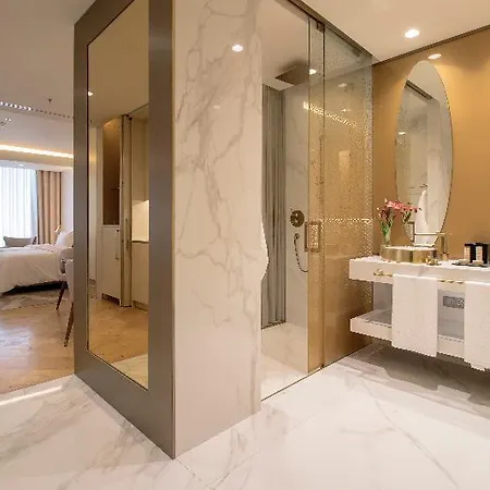 Savoy Palace The Leading Of The World 5* Фуншал